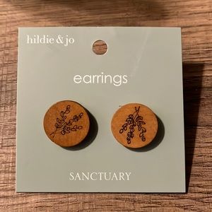 NWT hildie & jo stud earrings